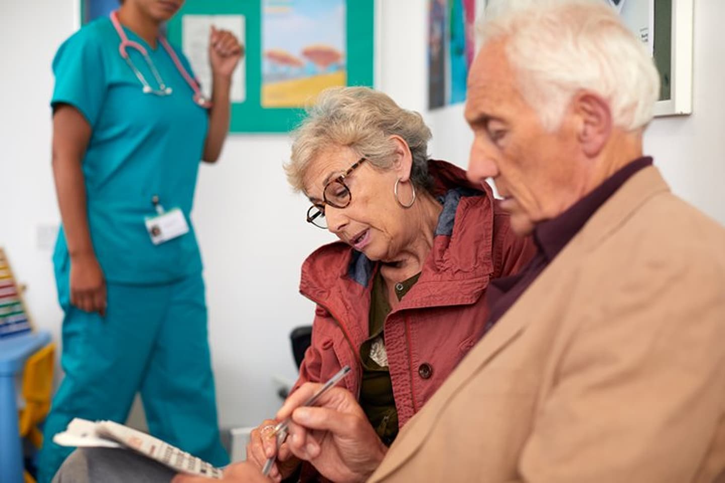 patient looking at resources patient looking at resources